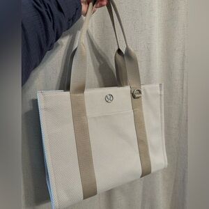 Like New Lululemon two tone tote. Used only once.